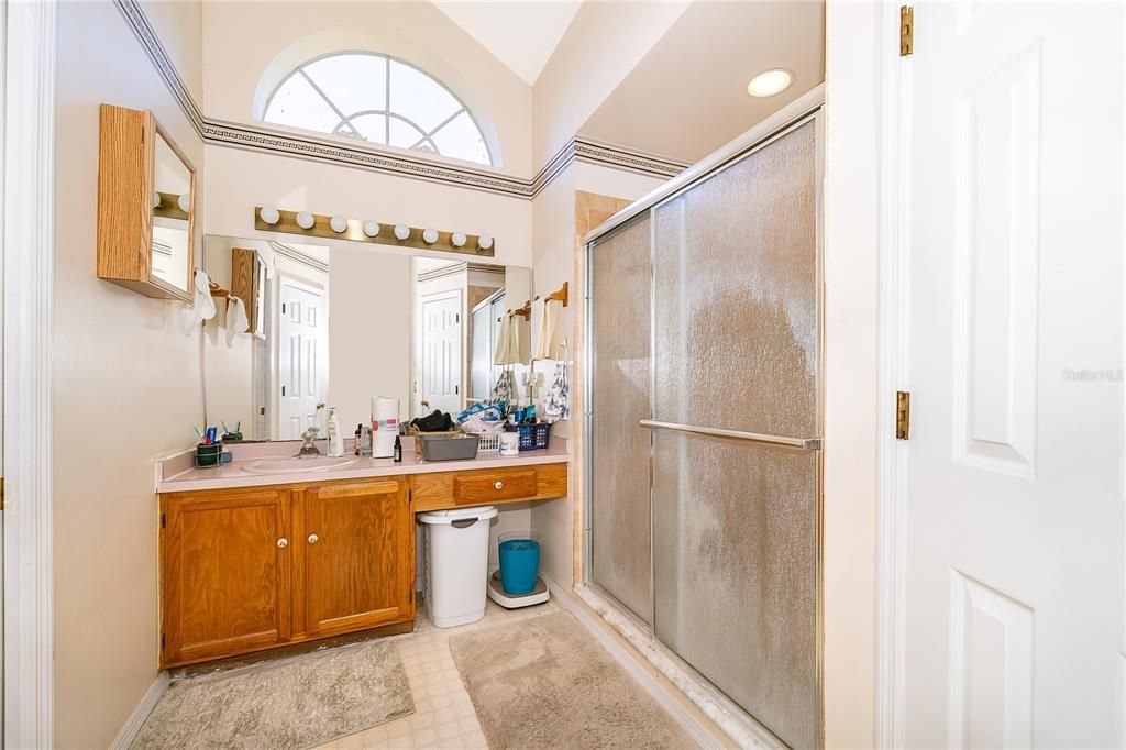 Activo con contrato: $389,500 (3 camas, 2 baños, 1694 Pies cuadrados)