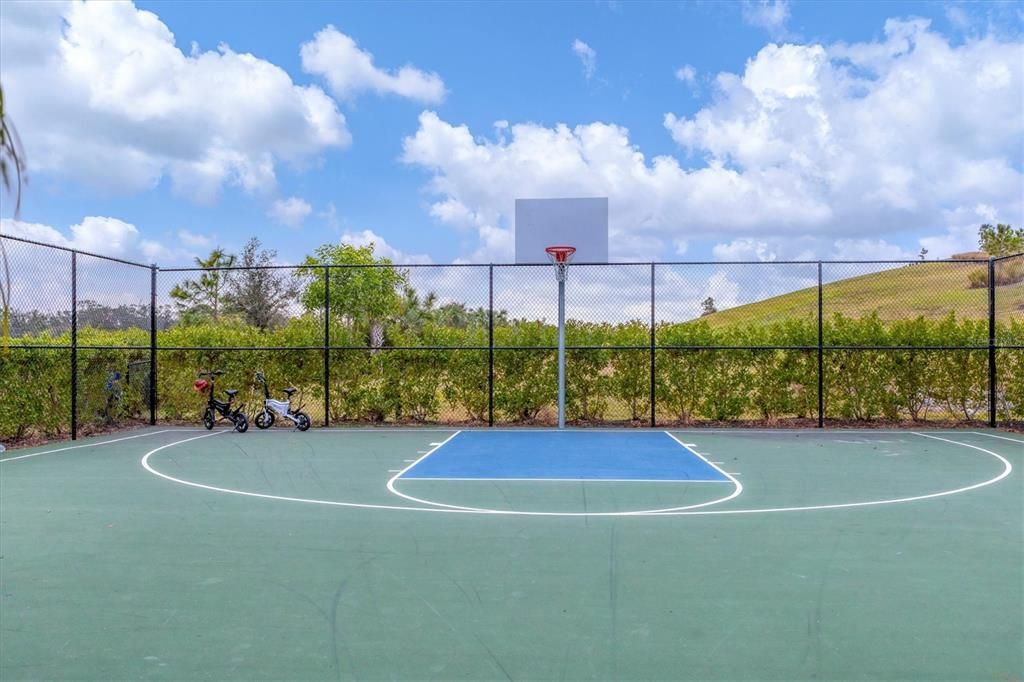 For Sale: $709,000 (5 beds, 4 baths, 3422 Square Feet)