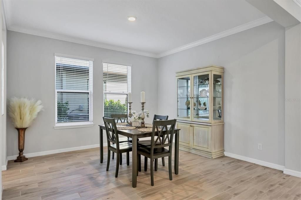 For Sale: $709,000 (5 beds, 4 baths, 3422 Square Feet)