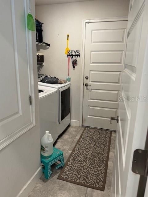 待售: $420,000 (4 贝兹, 2 浴室, 2330 平方英尺)