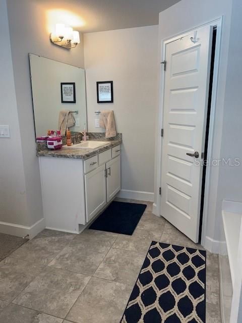 待售: $420,000 (4 贝兹, 2 浴室, 2330 平方英尺)