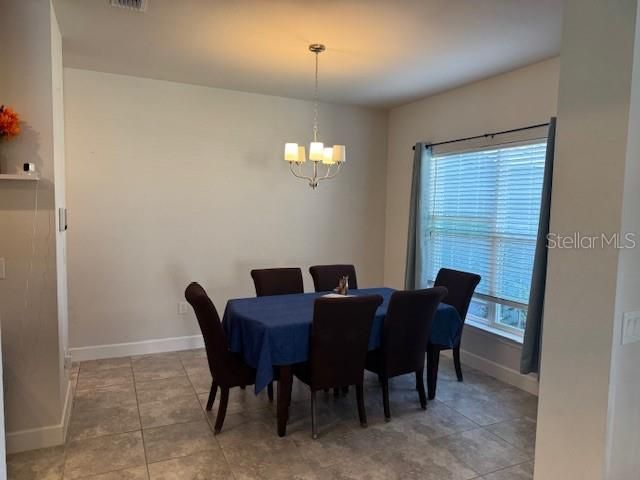 待售: $420,000 (4 贝兹, 2 浴室, 2330 平方英尺)