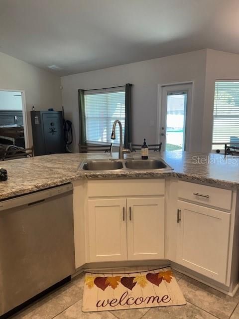 待售: $420,000 (4 贝兹, 2 浴室, 2330 平方英尺)