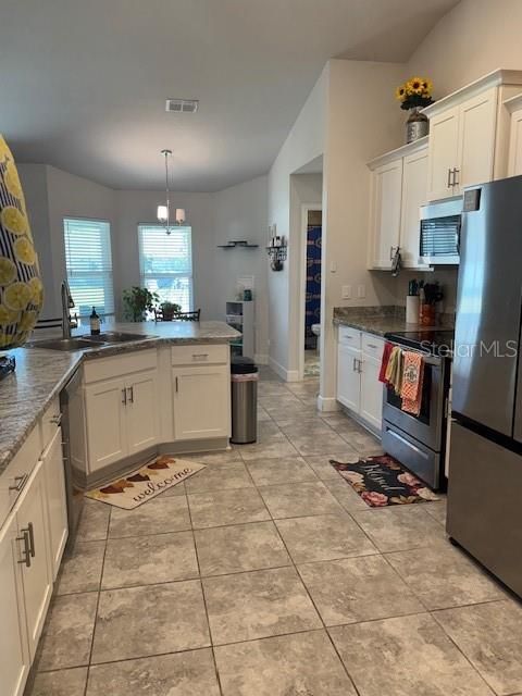 待售: $420,000 (4 贝兹, 2 浴室, 2330 平方英尺)