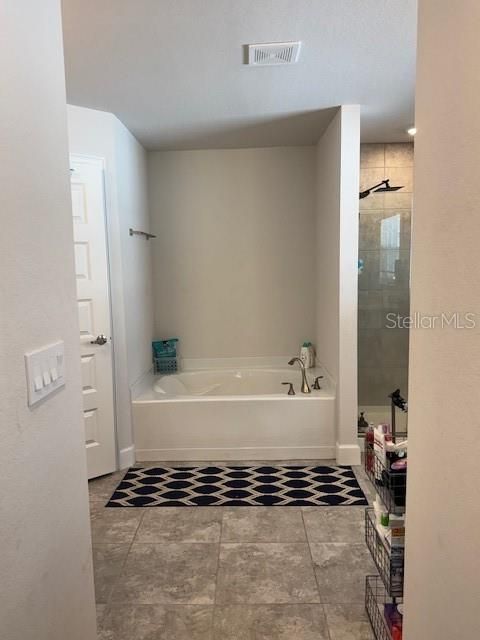 待售: $420,000 (4 贝兹, 2 浴室, 2330 平方英尺)