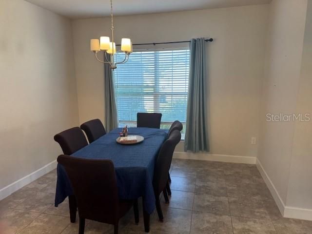 待售: $420,000 (4 贝兹, 2 浴室, 2330 平方英尺)