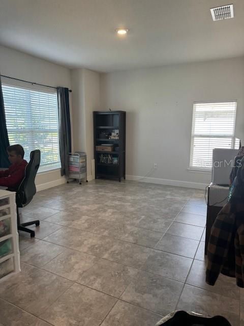 待售: $420,000 (4 贝兹, 2 浴室, 2330 平方英尺)