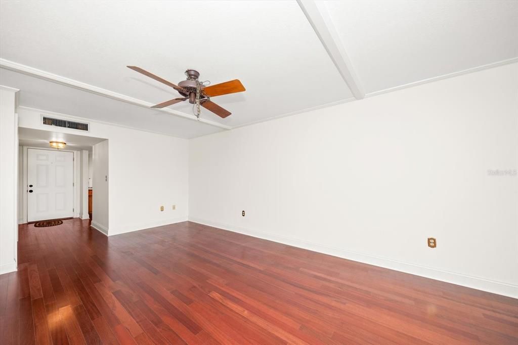 En Venta: $142,000 (2 camas, 1 baños, 865 Pies cuadrados)