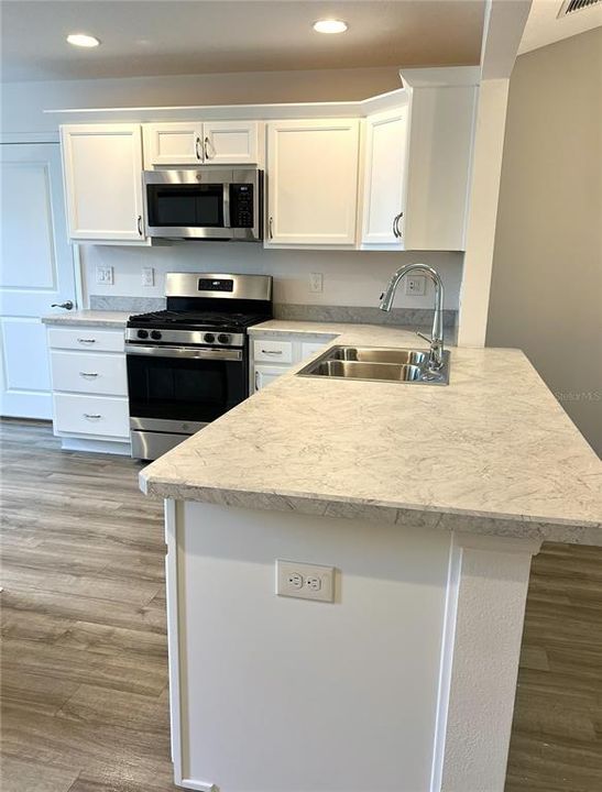 В аренду: $2,350 (3 спален, 2 ванн, 1569 Квадратных фут)