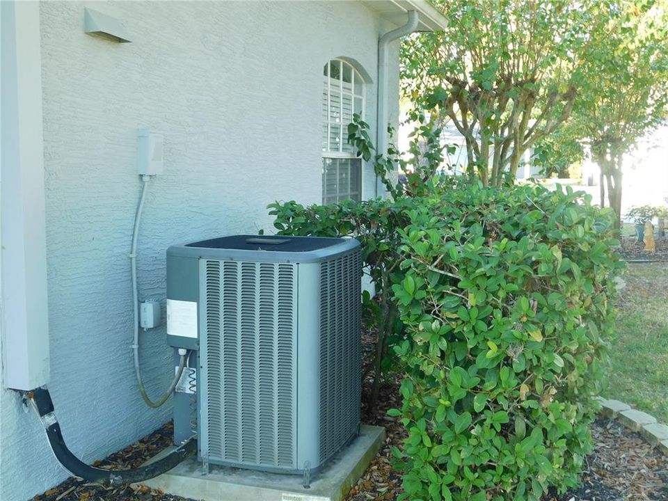 For Sale: $225,000 (2 beds, 2 baths, 1117 Square Feet)