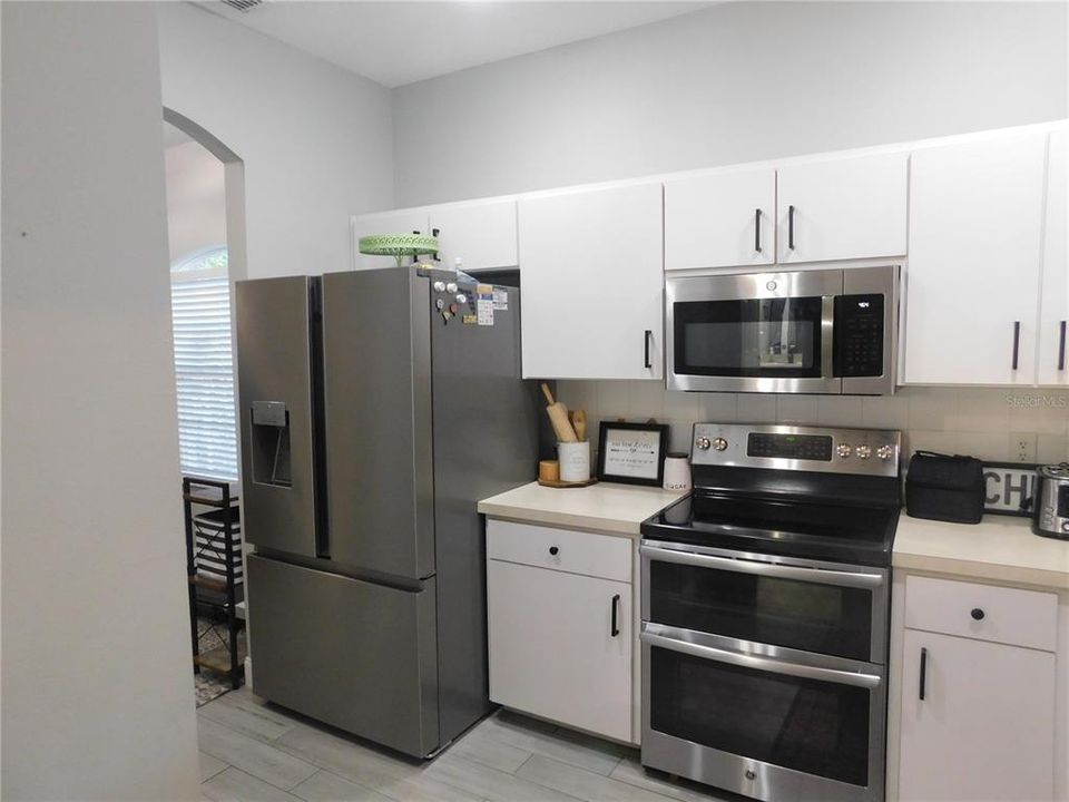 For Sale: $225,000 (2 beds, 2 baths, 1117 Square Feet)