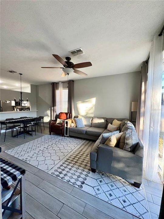 For Sale: $225,000 (2 beds, 2 baths, 1117 Square Feet)