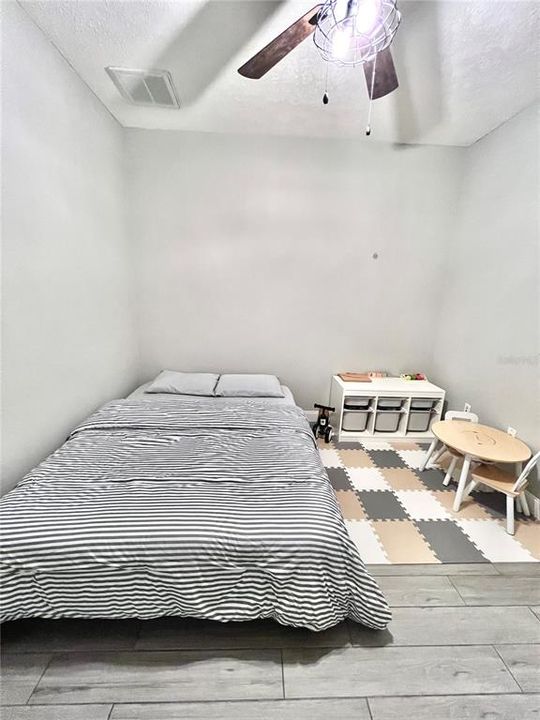 For Sale: $225,000 (2 beds, 2 baths, 1117 Square Feet)