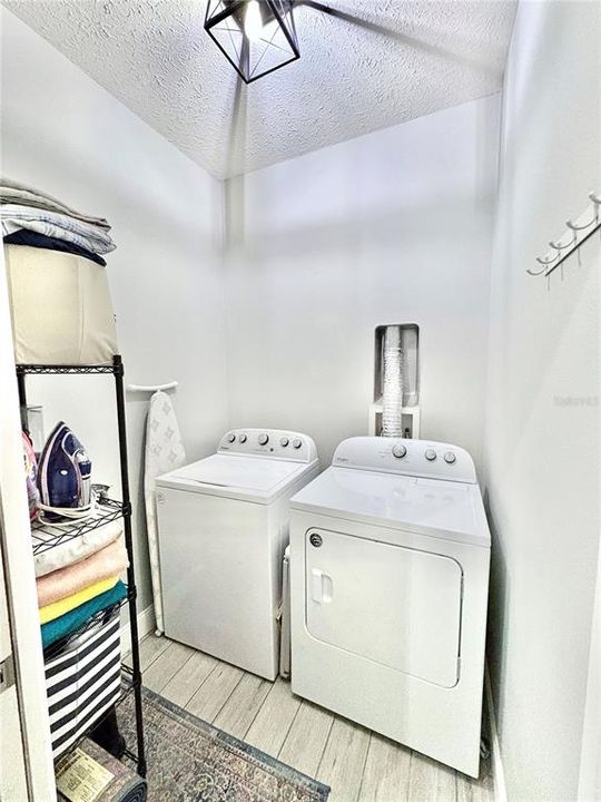 For Sale: $225,000 (2 beds, 2 baths, 1117 Square Feet)