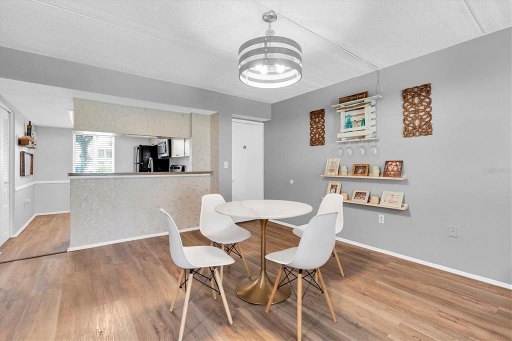 For Sale: $173,000 (2 beds, 2 baths, 1054 Square Feet)