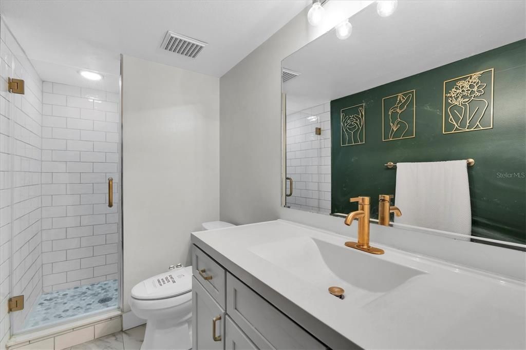 For Sale: $173,000 (2 beds, 2 baths, 1054 Square Feet)