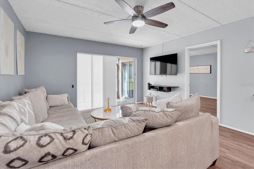 For Sale: $173,000 (2 beds, 2 baths, 1054 Square Feet)