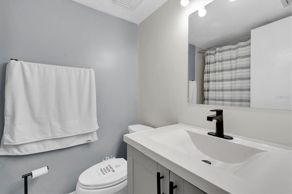 For Sale: $173,000 (2 beds, 2 baths, 1054 Square Feet)