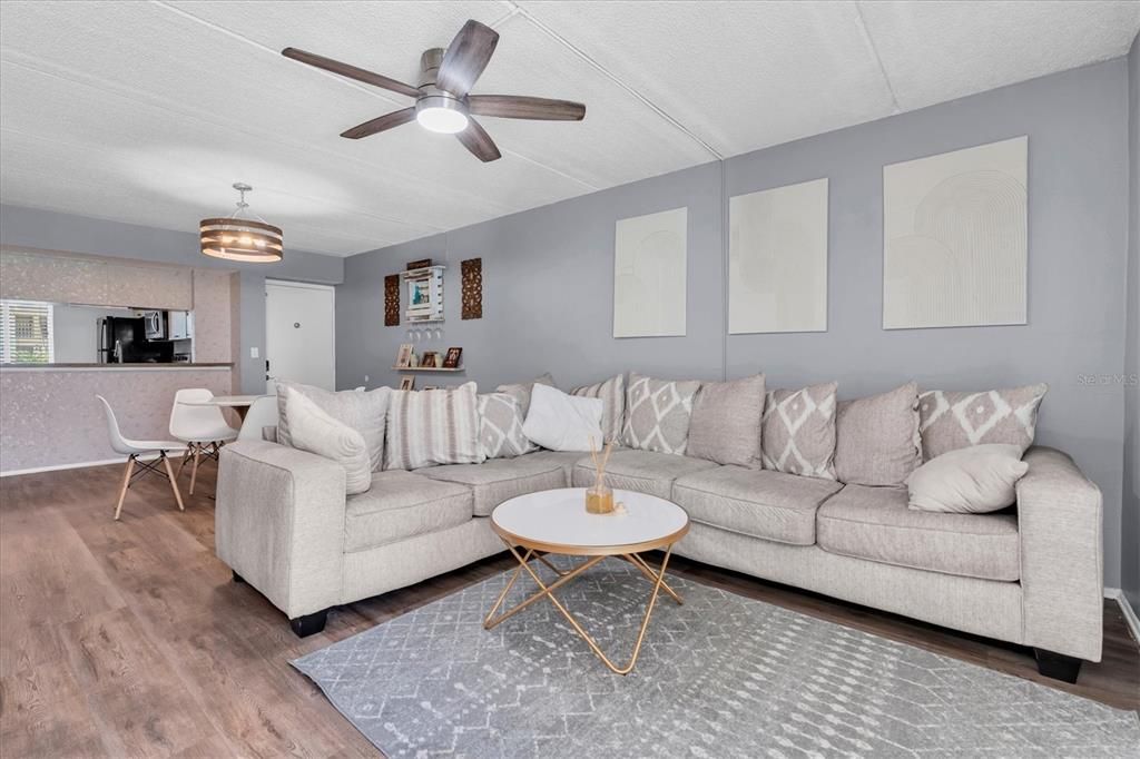 For Sale: $173,000 (2 beds, 2 baths, 1054 Square Feet)