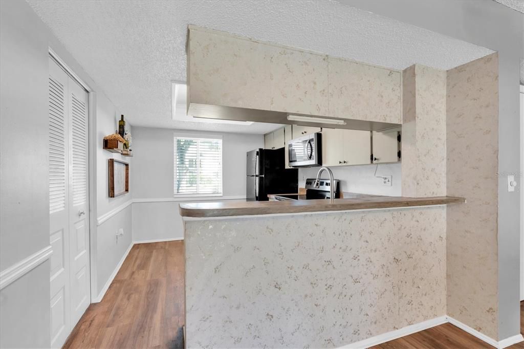 For Sale: $173,000 (2 beds, 2 baths, 1054 Square Feet)