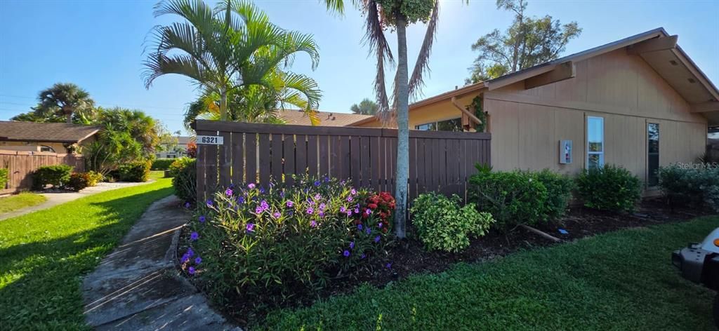 出租: $1,600 (2 贝兹, 2 浴室, 1008 平方英尺)