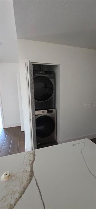 出租: $1,600 (2 贝兹, 2 浴室, 1008 平方英尺)