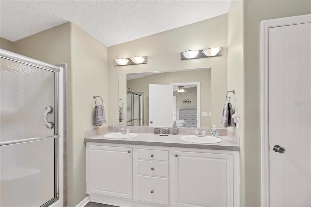 For Sale: $199,900 (2 beds, 2 baths, 1134 Square Feet)