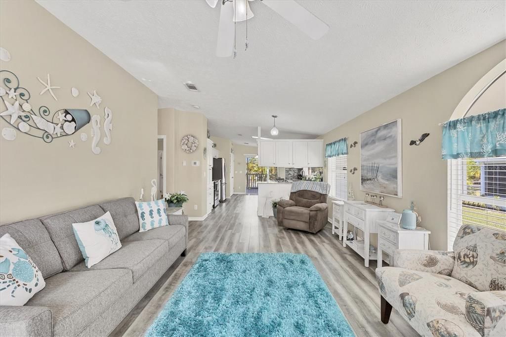 For Sale: $199,900 (2 beds, 2 baths, 1134 Square Feet)