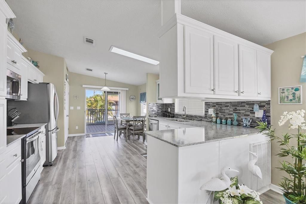 For Sale: $199,900 (2 beds, 2 baths, 1134 Square Feet)