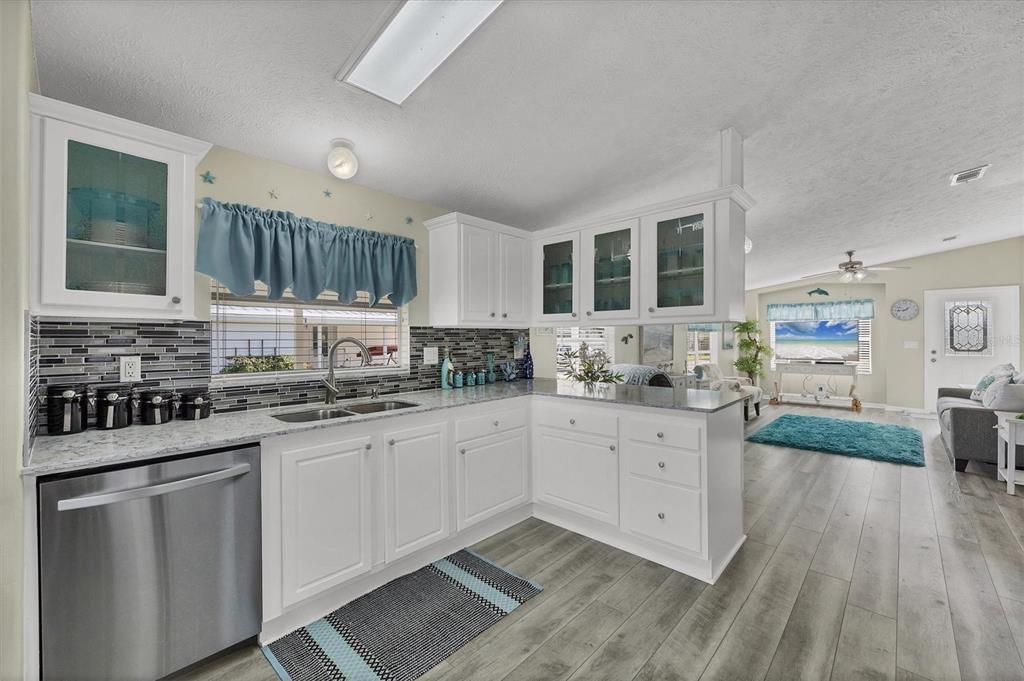 For Sale: $199,900 (2 beds, 2 baths, 1134 Square Feet)