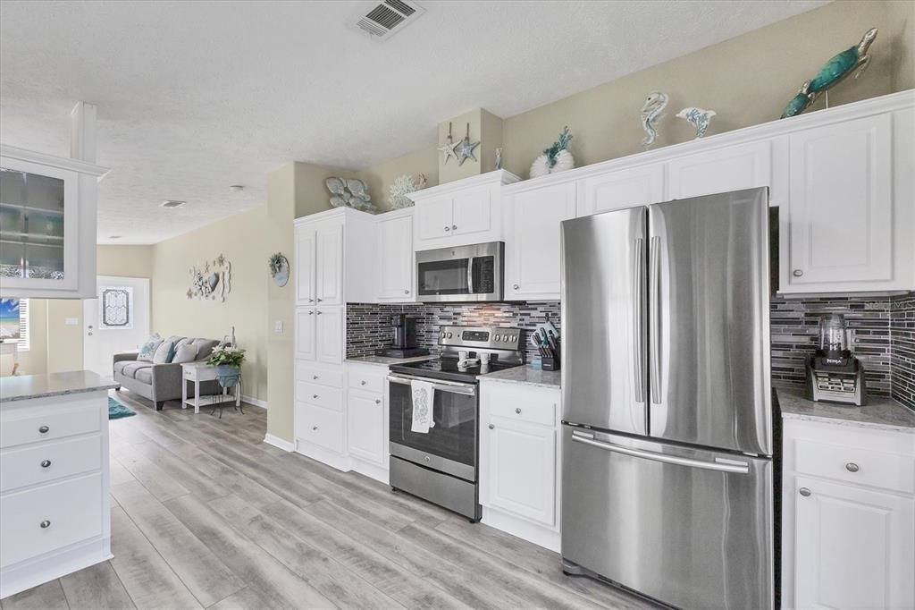 For Sale: $199,900 (2 beds, 2 baths, 1134 Square Feet)