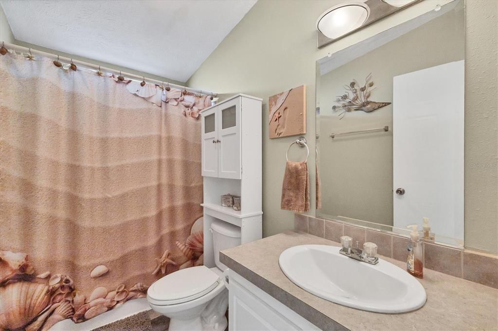 For Sale: $199,900 (2 beds, 2 baths, 1134 Square Feet)