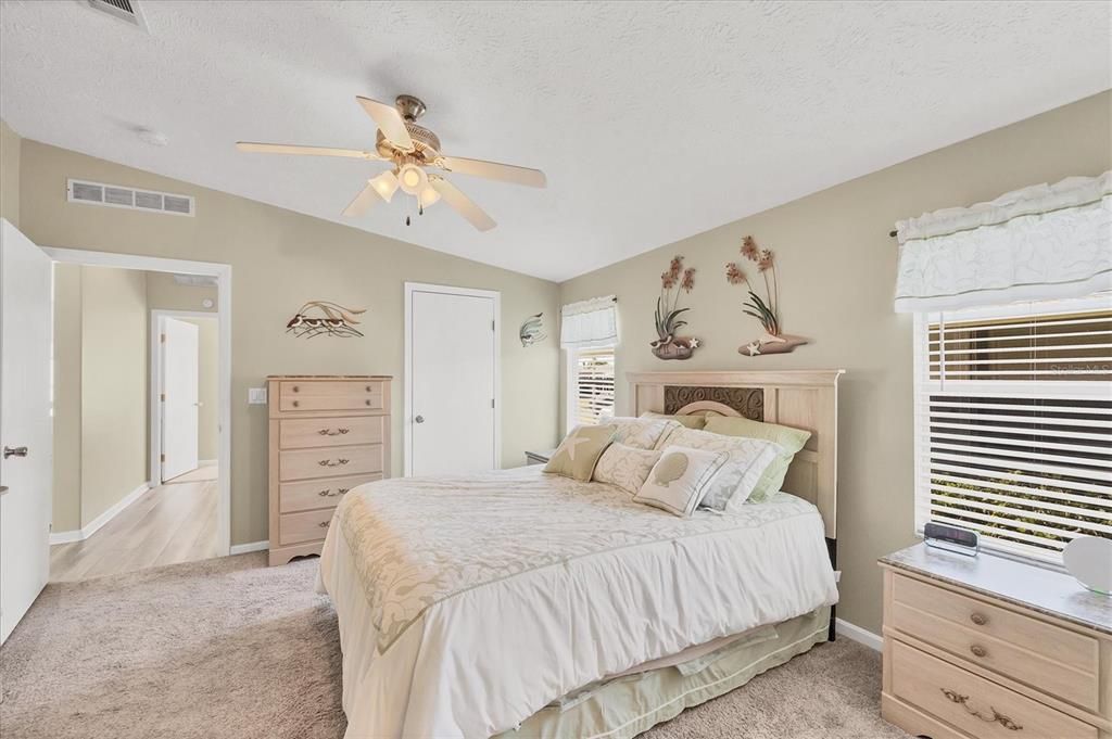 For Sale: $199,900 (2 beds, 2 baths, 1134 Square Feet)