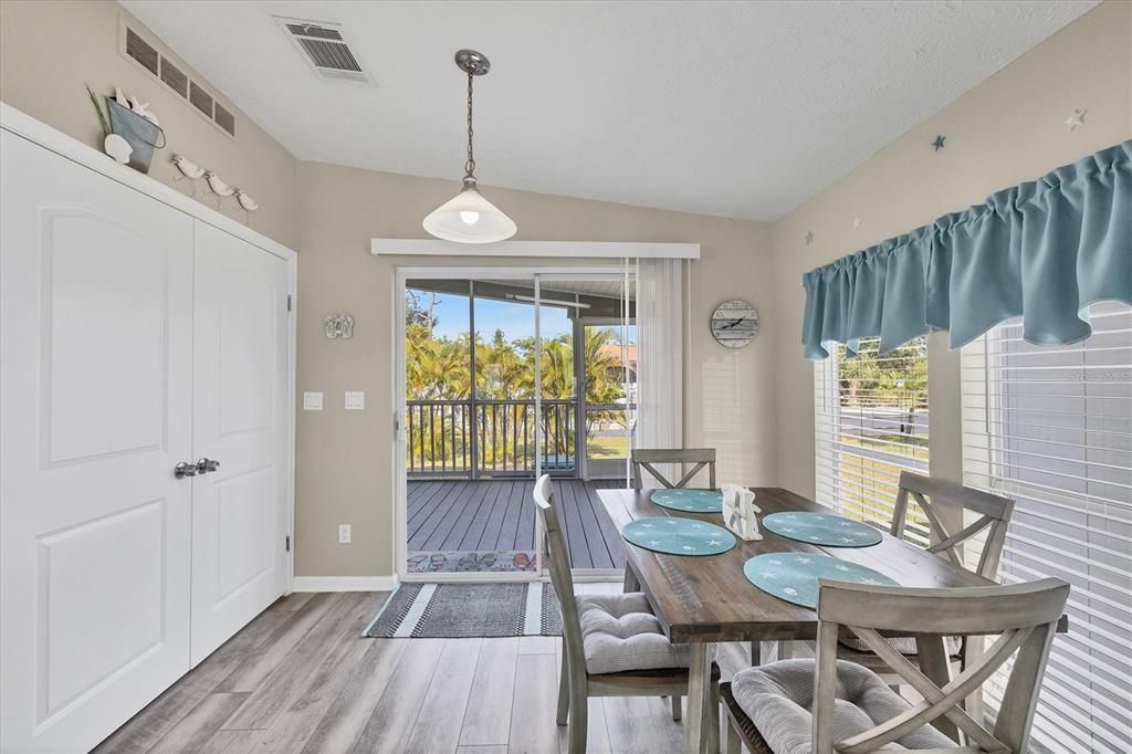 For Sale: $199,900 (2 beds, 2 baths, 1134 Square Feet)