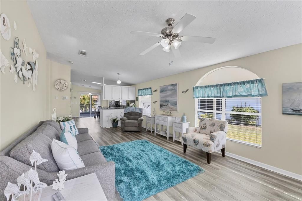 For Sale: $199,900 (2 beds, 2 baths, 1134 Square Feet)