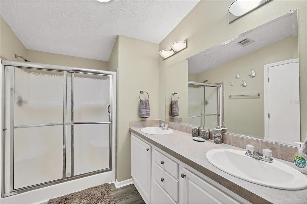 For Sale: $199,900 (2 beds, 2 baths, 1134 Square Feet)