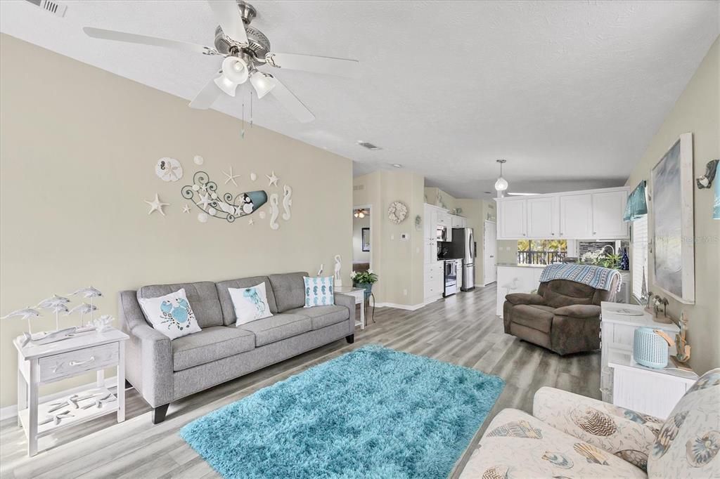 For Sale: $199,900 (2 beds, 2 baths, 1134 Square Feet)