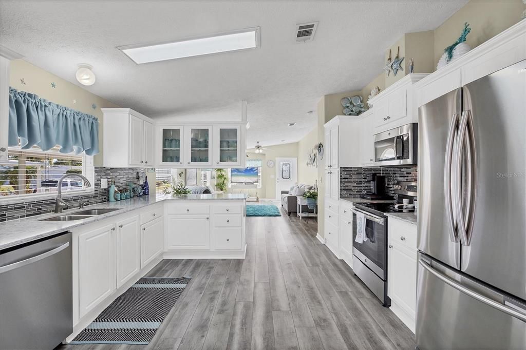 For Sale: $199,900 (2 beds, 2 baths, 1134 Square Feet)