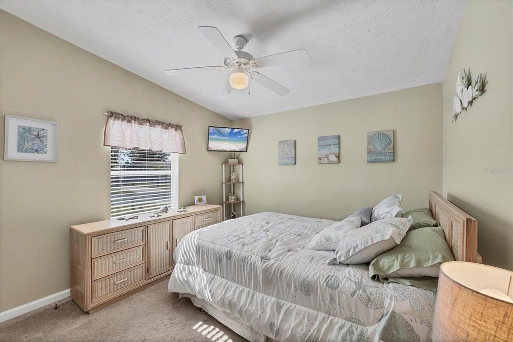 For Sale: $199,900 (2 beds, 2 baths, 1134 Square Feet)