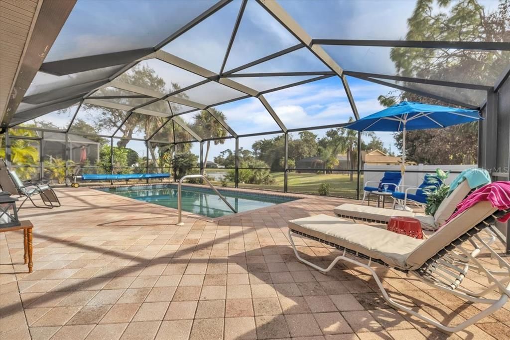 Active With Contract: $324,900 (3 beds, 2 baths, 1354 Square Feet)