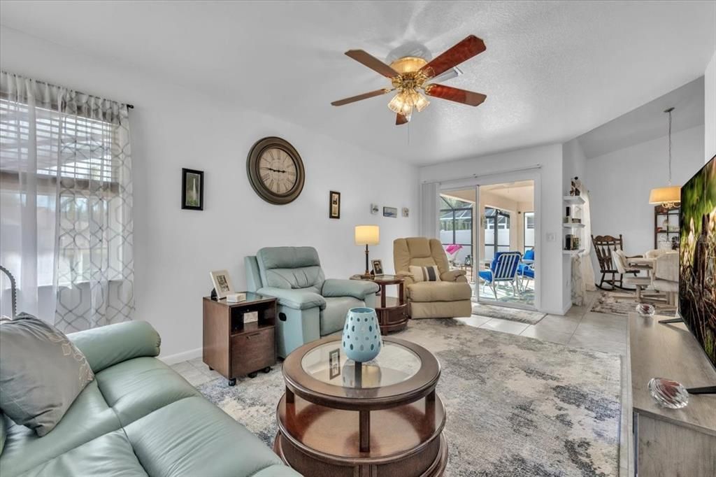 Active With Contract: $324,900 (3 beds, 2 baths, 1354 Square Feet)