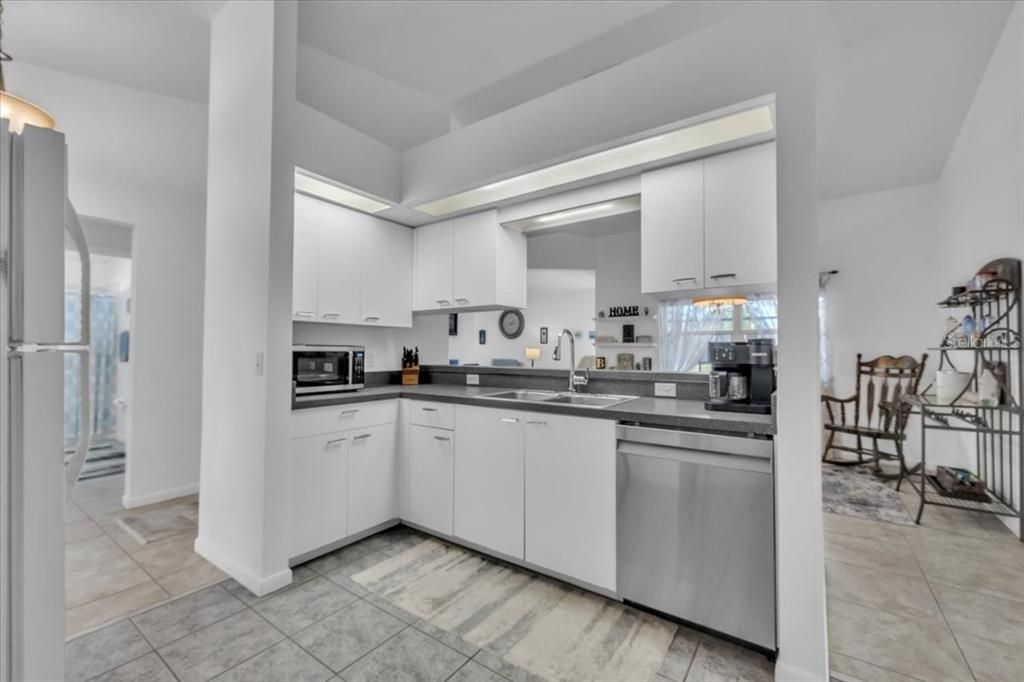 Active With Contract: $324,900 (3 beds, 2 baths, 1354 Square Feet)