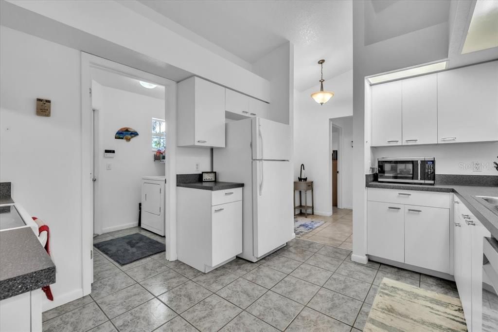 Active With Contract: $324,900 (3 beds, 2 baths, 1354 Square Feet)