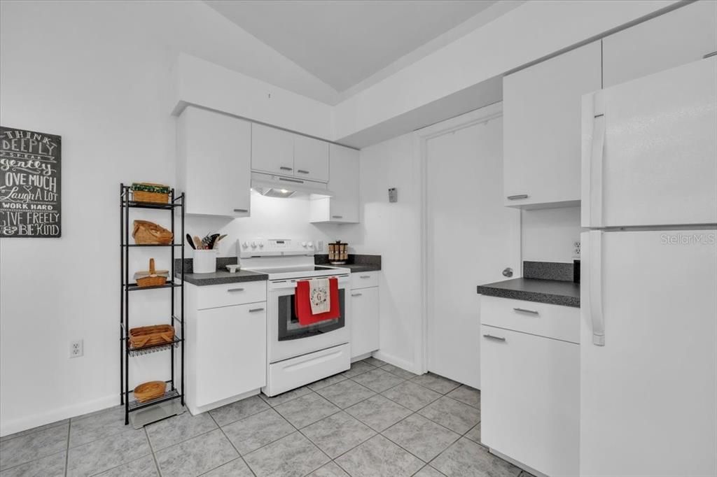 Active With Contract: $324,900 (3 beds, 2 baths, 1354 Square Feet)