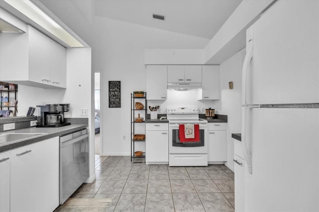 Active With Contract: $324,900 (3 beds, 2 baths, 1354 Square Feet)