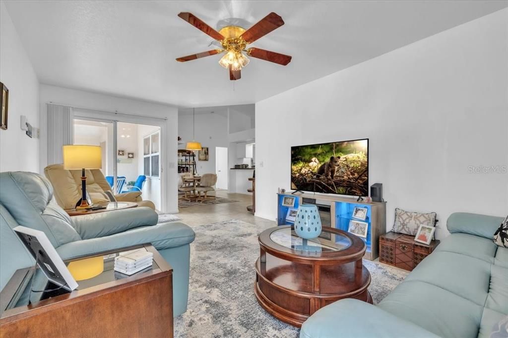 Active With Contract: $324,900 (3 beds, 2 baths, 1354 Square Feet)