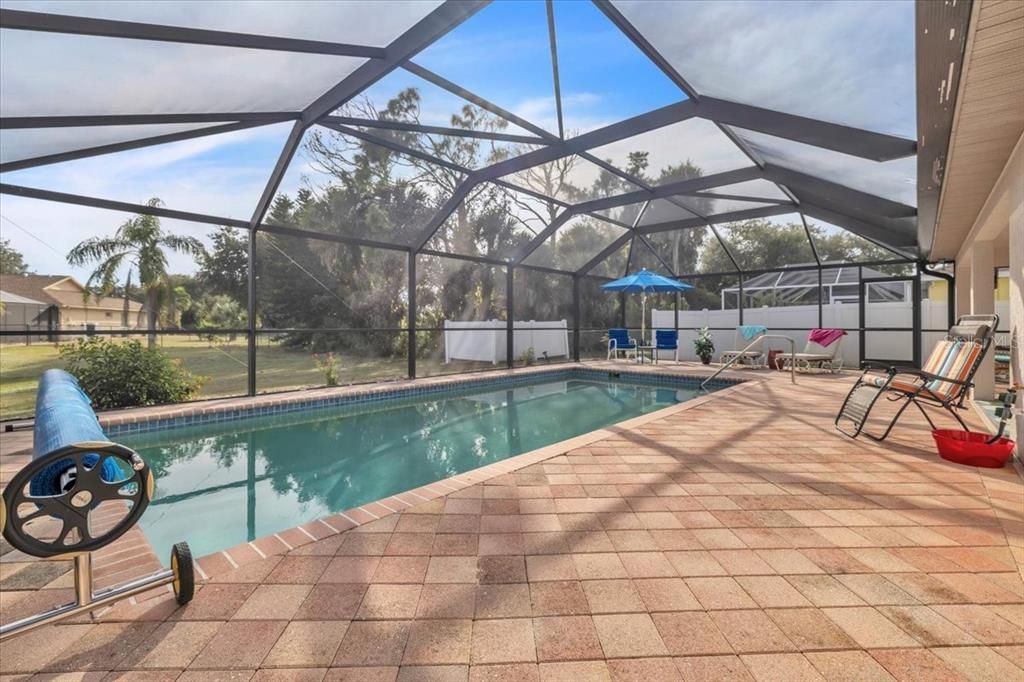 Active With Contract: $324,900 (3 beds, 2 baths, 1354 Square Feet)