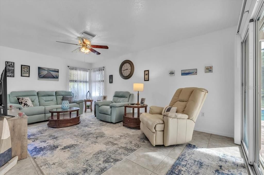 Active With Contract: $324,900 (3 beds, 2 baths, 1354 Square Feet)