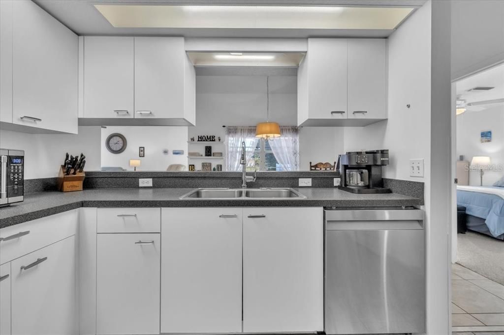 Active With Contract: $324,900 (3 beds, 2 baths, 1354 Square Feet)