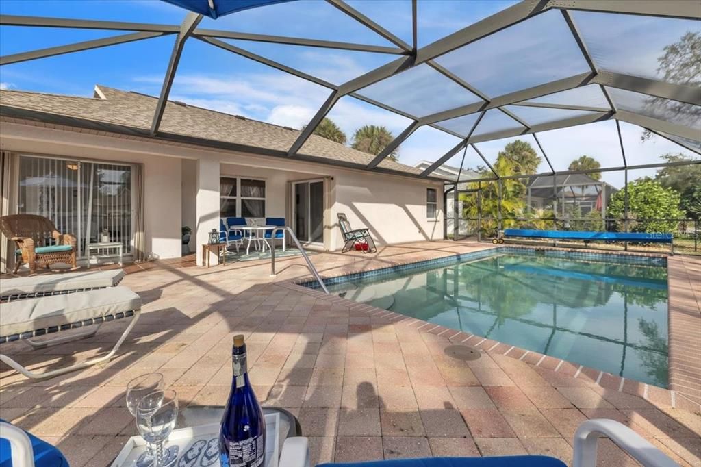 Active With Contract: $324,900 (3 beds, 2 baths, 1354 Square Feet)